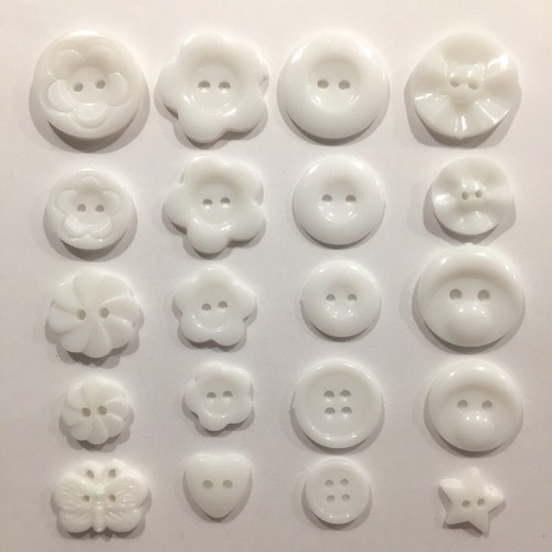 White buttons flower hearts - white,
