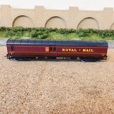 HORNBY RAILWAYS OO GAUGE R413 OPERAITNG ROYAL MAIL COACH  FREE POST