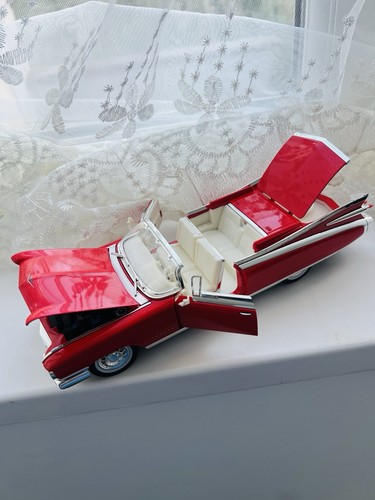 Diecast alloy cadillac - 1:24,