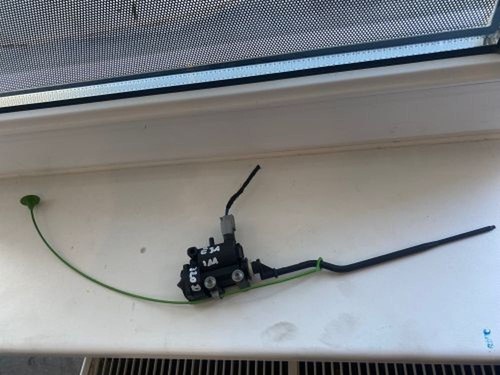 Actuator fuel filler flap tank