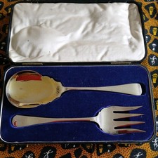 VINTAGE BOXED SILVER PLATED SERVING SPOON & FORK STAMPED EPNS V GOOD CONDITION 