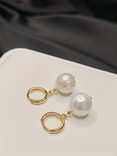 Gold tone hoop with - gold-tone,