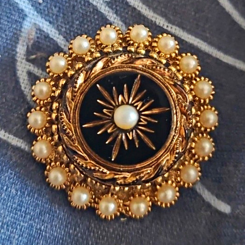 Sphinx gold tone - sphinx, round