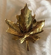 Gold Tone Maple Leaf Vintage