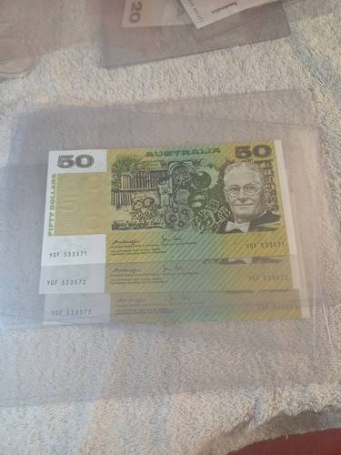 Australian notes run unc - of,