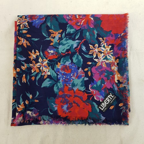 Liberty london wool scarf - london,