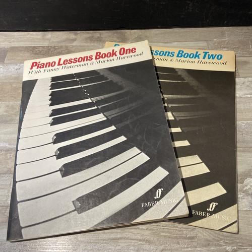 Piano lessons book - piano, one