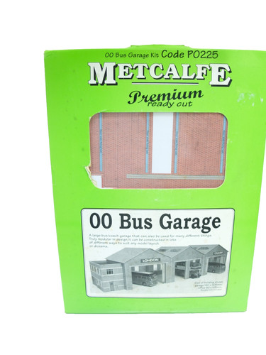 Metcalfe po225 bus garage - metcalfe,