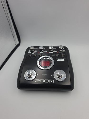 Zoom guitar effects pedal - zoom,