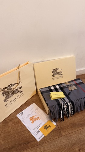 Burberry cashmere giftbox nova - burberry,
