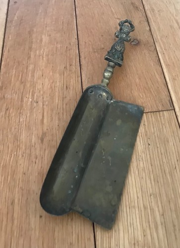 Vintage brass crumb shovel - crumb,