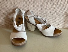El Naturalista Cream Shoes