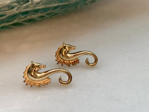 9ct gold stylised horse - 9ct,