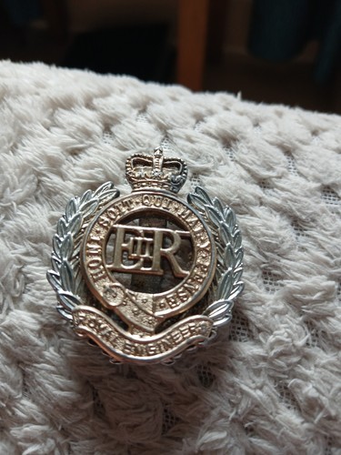 Royal engineers cap badge - engineers,