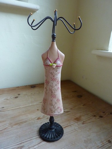 Mannequin jewellery display - mannequin,