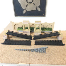 HORNBY RAILWAYS OO GAUGE  R8008  GRAND SUSPENSION BRIDGE   FREE POST