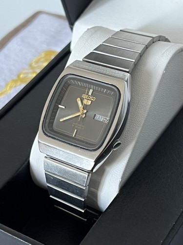 Seiko 7019 530a - 530a, black