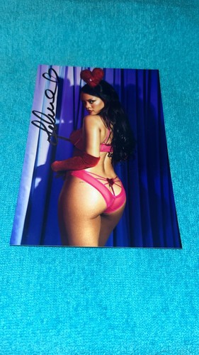 Rihanna photo autograph - rihanna,