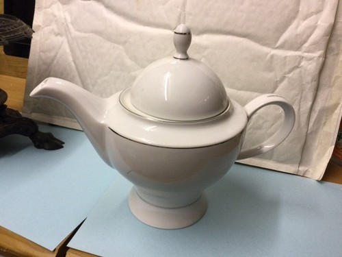 Large white and - , rimmed