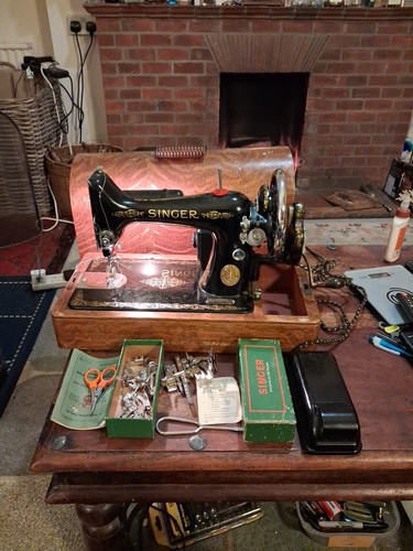 Stunning 1935 singer - stunning,