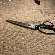 Vintage Seamstress/dressmakers/tailors material Scissors/Shears 10” in length 