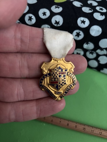 Masonic girls medal 1945 - medal,