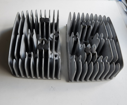 Suzuki gt250 cylinder head - suzuki,