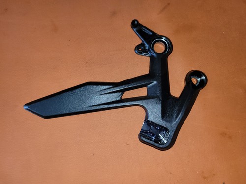 Ktm duke 790 footrest carrier - duke,