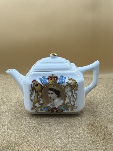 Norfolk china queen - norfolk, england