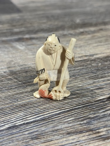 Japanese carved netsuke - carved, 2"