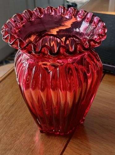 Fenton glass ribbed vase with - glass,