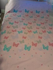 Pink  Single Duvet Cover Set.  butterfly & hearts reversible.   Good condition 