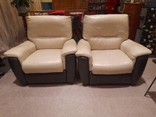 2 leather reclining armchairs
