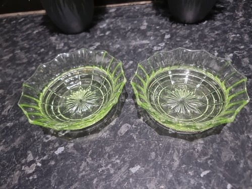 Art deco green glass - art,