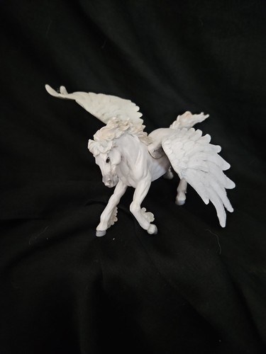 White pegasus toy figurine - pegasus,