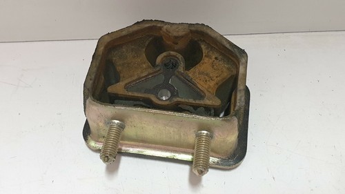 Front right engine mount for