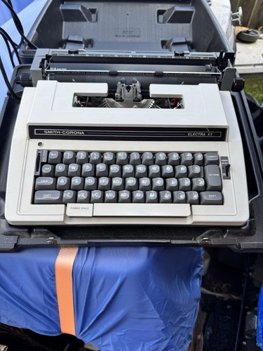 Typewriter smith corona - typewriter,