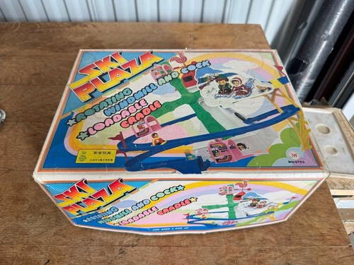 Vintage ski plaza roller - ski,