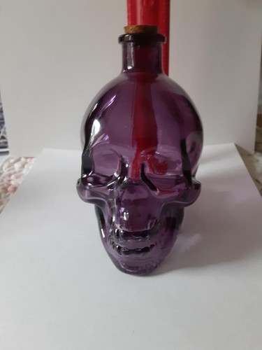 Amethyst color glass skull - color,