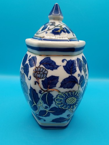 Hexagonal chinese blue and - blue,