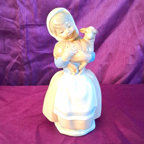 Nao lladro girl - by,