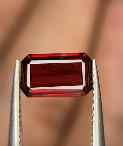 Natural rhodolite - 1.80, ct