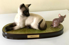 Beswick 'Watch It' Siamese Cat & Mouse on  Ceramic Plinth   Excellent Condition