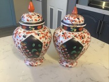 A BEAUTIFUL PAIR OF ANTIQUE IMARI VASES FOR RESTORATION,ONE DAMAGED.
