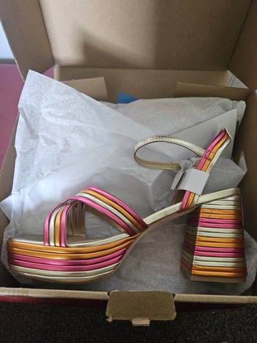 Strappy block heel shoe size - heel,