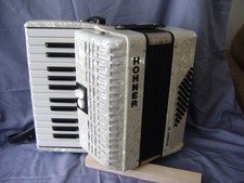 HOHNER 48 BASS ACCORDION