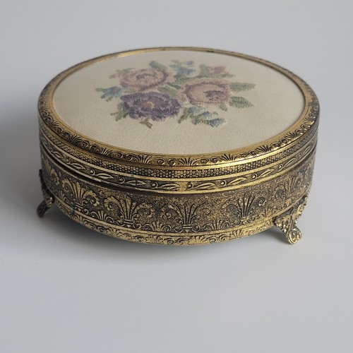Vintage gold tone metal - gold,