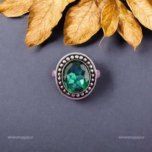 Oval cut green - emerald, stone