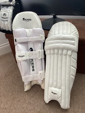 Mens cricket pads right hand - pads.,