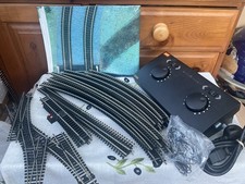 HORNBY OO GAUGE N/SILVER 3 CIRCUIT LAYOUT AND HM2000 CONTROLLER & CABLES JOB LOT